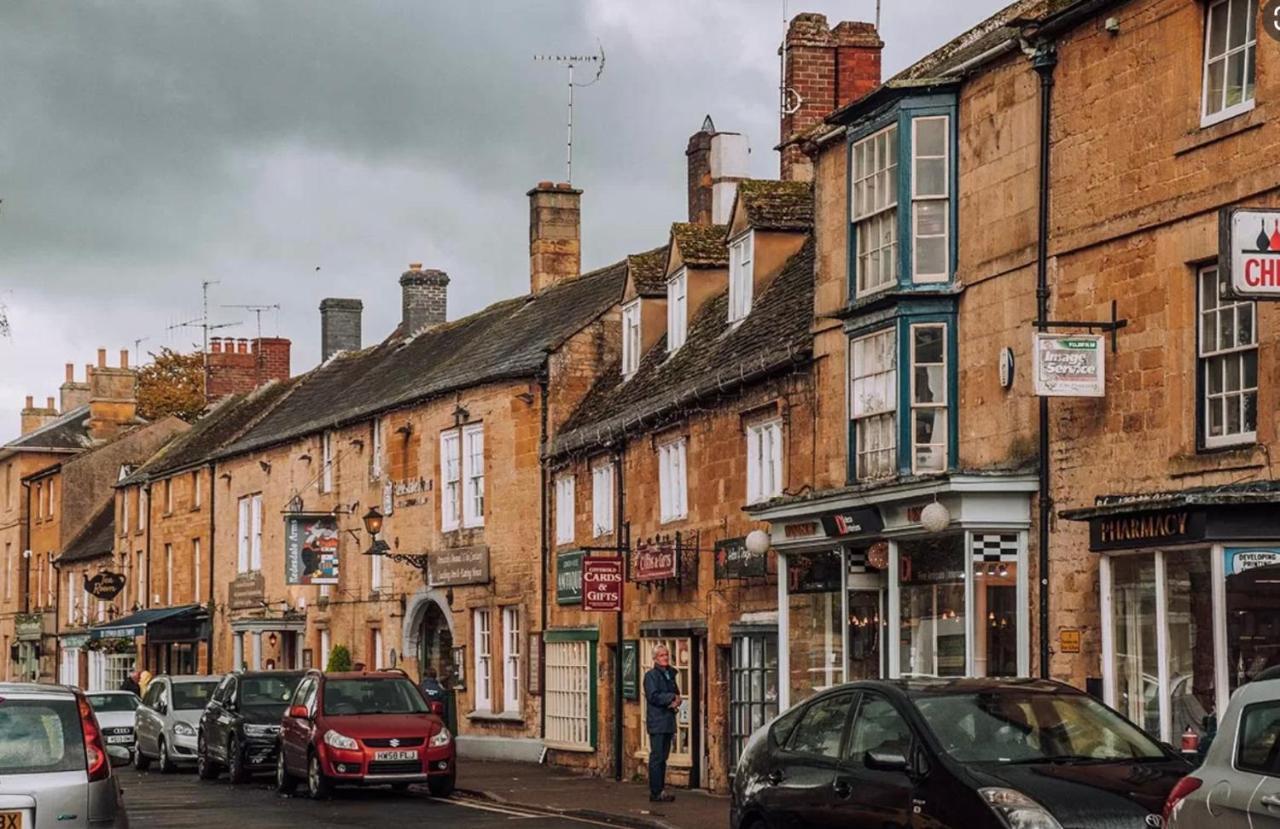Siam Cottage Guesthouse Over 300 Years Old With Thai Restaurant Moreton-in-Marsh 外观 照片